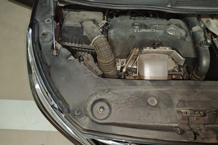Used Buick GL8 2017 ES 28T Comfort Model China V Standard Engine Bay Right
