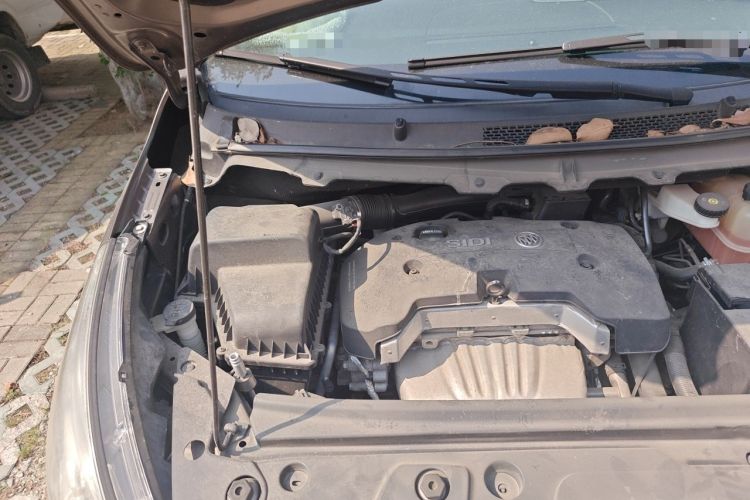 Used Buick GL8 2017 25S Luxury Version China V Standard Engine Bay Right