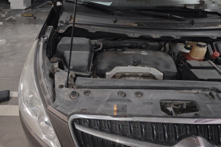 Used Buick GL8 2017 25S Luxury Version China V Standard Engine Bay Right