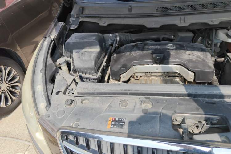 Used Buick GL8 2017 25S Luxury Version China V Standard Engine Bay Right
