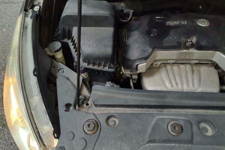 Used Buick GL8 2017 25S Luxury Version China V Standard Engine Bay Right