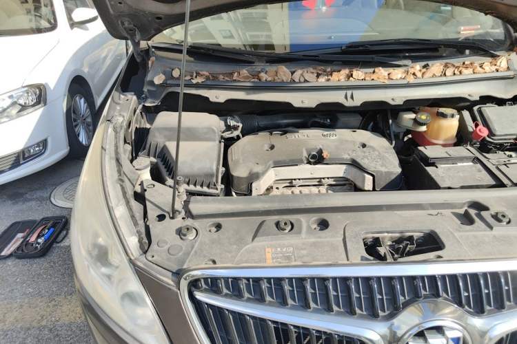 Used Buick GL8 2017 25S Comfort Version China V Standard Engine Bay Right