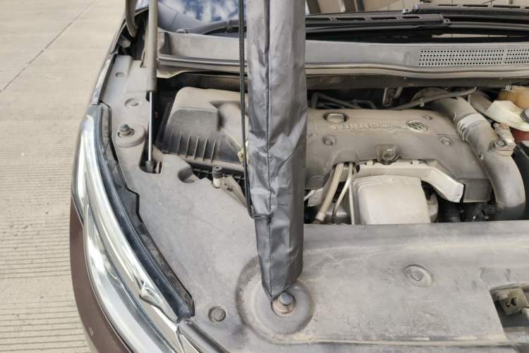 Used Buick GL8 2017 ES 28T Comfort Model China V Standard Engine Bay Right