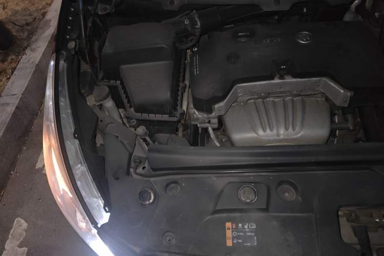 Used Buick GL8 2017 25S Luxury Version China V Standard Engine Bay Right