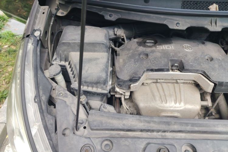 Used Buick GL8 2017 25S Luxury Version China V Standard Engine Bay Right