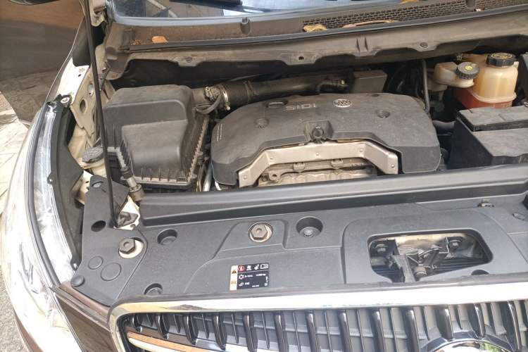 Used Buick GL8 2017 25S Luxury Version China V Standard Engine Bay Right