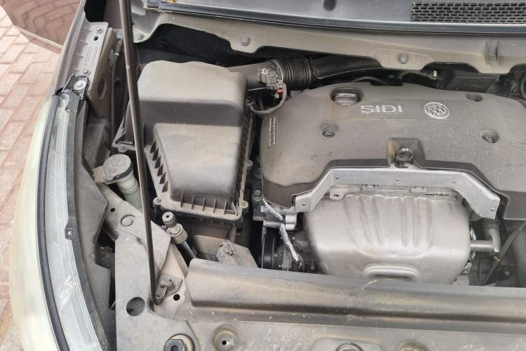 Used Buick GL8 2017 25S Luxury Version China V Standard Engine Bay Right