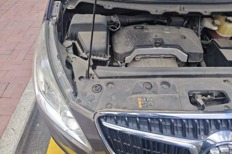 Used Buick GL8 2017 25S Luxury Version China V Standard Engine Bay Right