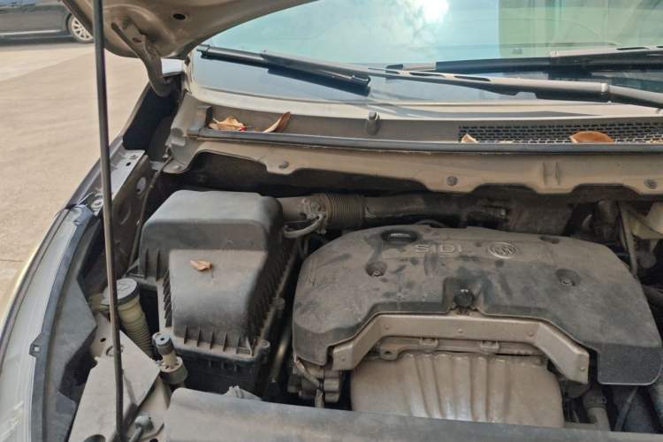 Used Buick GL8 2017 25S Luxury Version China V Standard Engine Bay Right