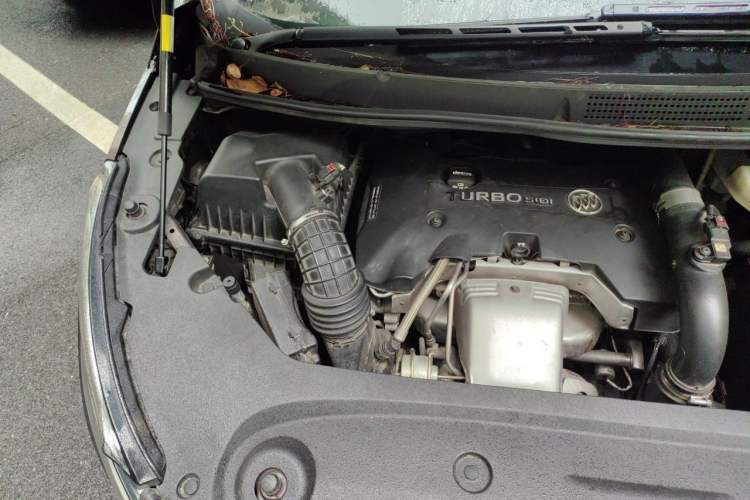 Used Buick GL8 2017 ES 28T Luxury Model China V Standard Engine Bay Right