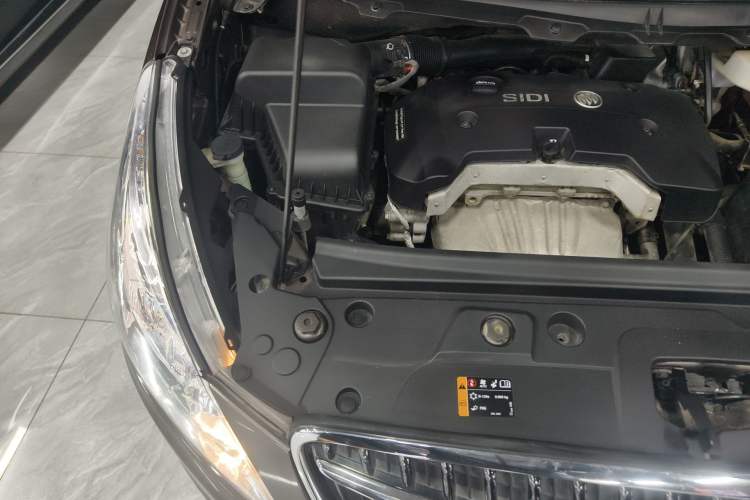 Used Buick GL8 2017 25S Luxury Version China V Standard Engine Bay Right