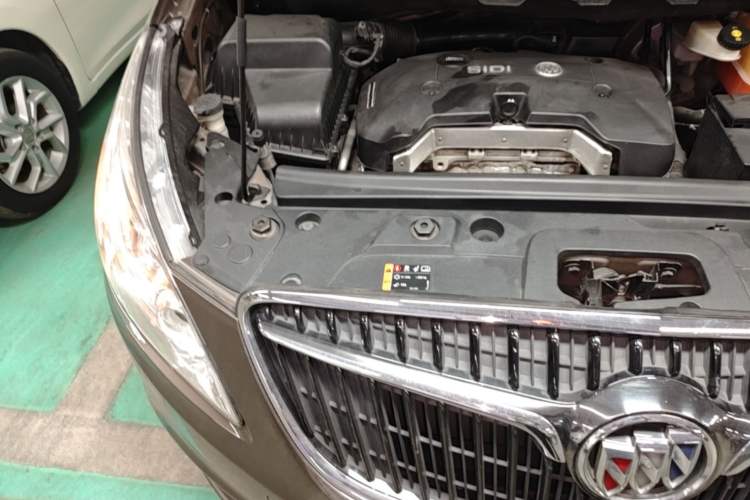Used Buick GL8 2017 25S Comfort Version China V Standard Engine Bay Right