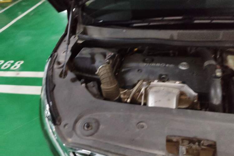 Used Buick GL8 2017 ES 28T Luxury Model China V Standard Engine Bay Right