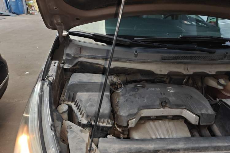 Used Buick GL8 2017 25S Luxury Version China V Standard Engine Bay Right