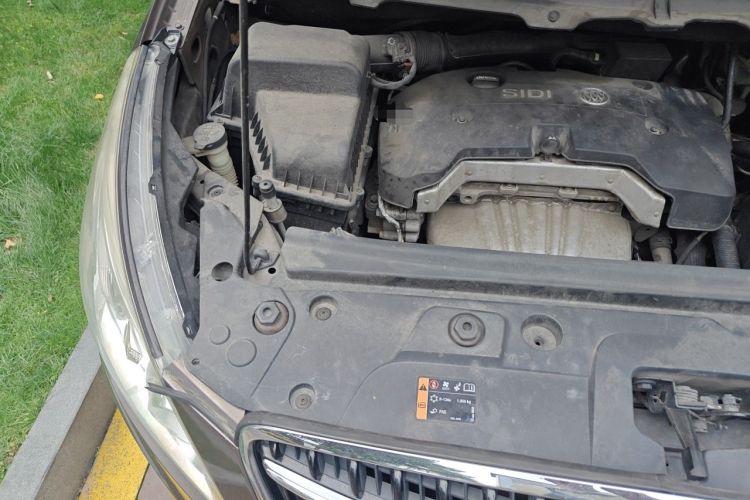 Used Buick GL8 2017 25S Luxury Version China V Standard Engine Bay Right