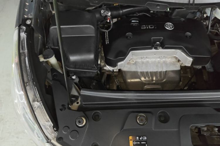 Used Buick GL8 2017 25S Luxury Version China V Standard Engine Bay Right