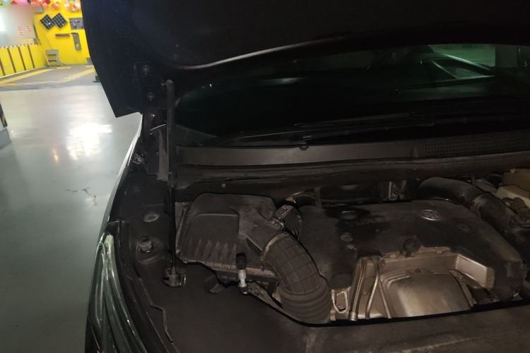 Used Buick GL8 2017 ES 28T Comfort Model China V Standard Engine Bay Right