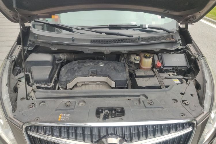 Used Buick GL8 2017 25S Luxury Version China V Standard Engine Bay