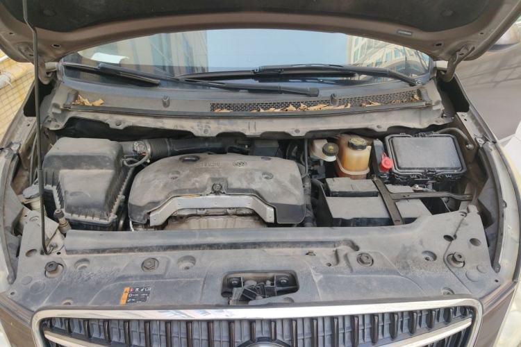 Used Buick GL8 2017 25S Luxury Version China V Standard Engine Bay