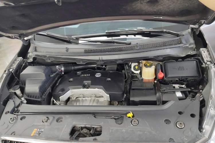 Used Buick GL8 2017 25S Comfort Version China V Standard Engine Bay