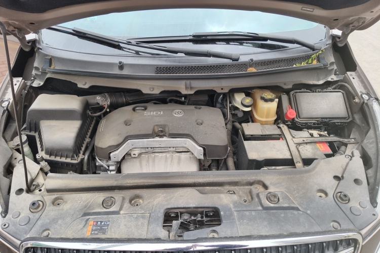 Used Buick GL8 2017 25S Luxury Version China V Standard Engine Bay