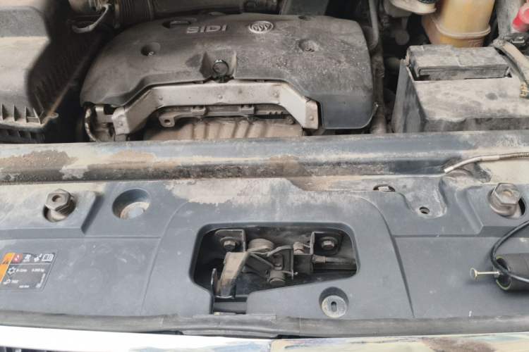 Used Buick GL8 2017 25S Comfort Version China V Standard Engine Bay