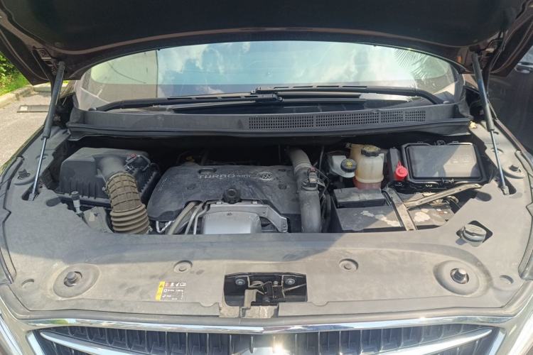 Used Buick GL8 2017 ES 28T Luxury Model China V Standard Engine Bay