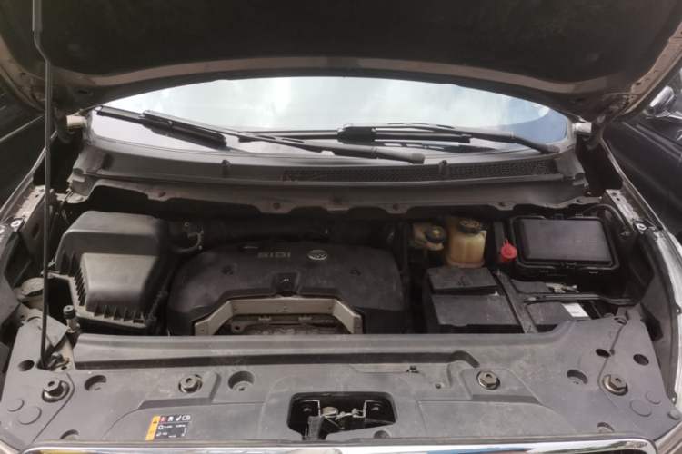 Used Buick GL8 2017 25S Luxury Version China V Standard Engine Bay