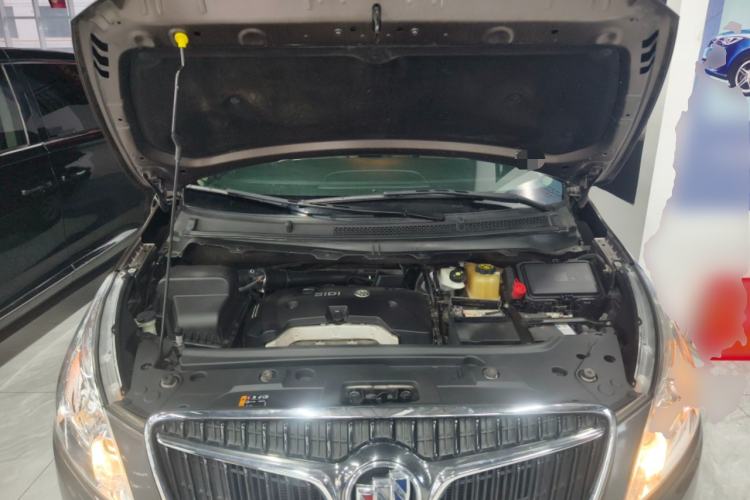 Used Buick GL8 2017 25S Luxury Version China V Standard Engine Bay