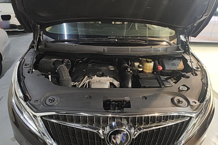 Used Buick GL8 2017 ES 28T Flagship Model China V Standard Engine Bay