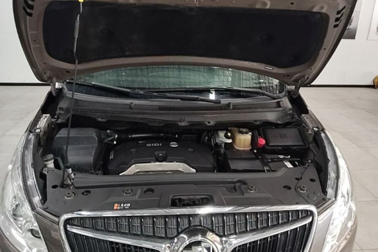 Used Buick GL8 2017 25S Prestige Version China V Standard Engine Bay