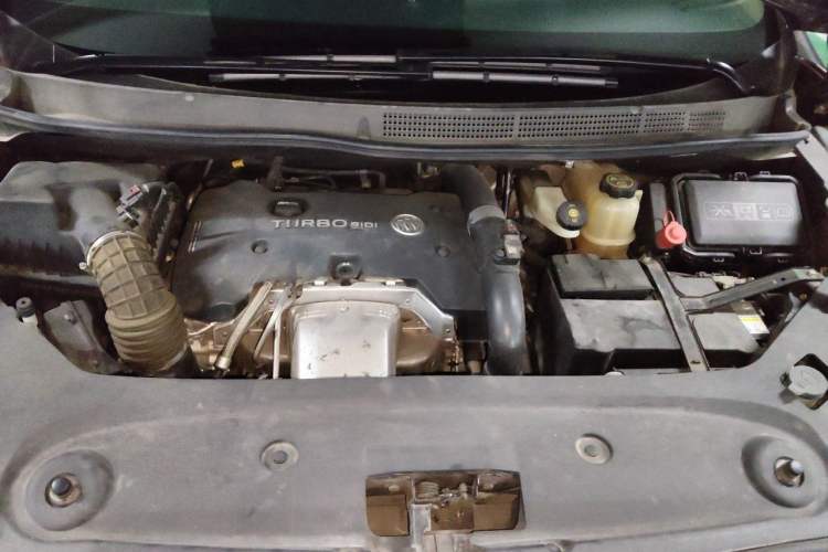 Used Buick GL8 2017 ES 28T Luxury Model China V Standard Engine Bay