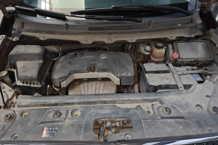 Used Buick GL8 2017 25S Luxury Version China V Standard Engine Bay