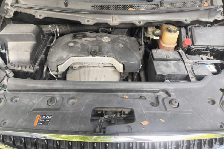 Used Buick GL8 2017 25S Luxury Version China V Standard Engine Bay