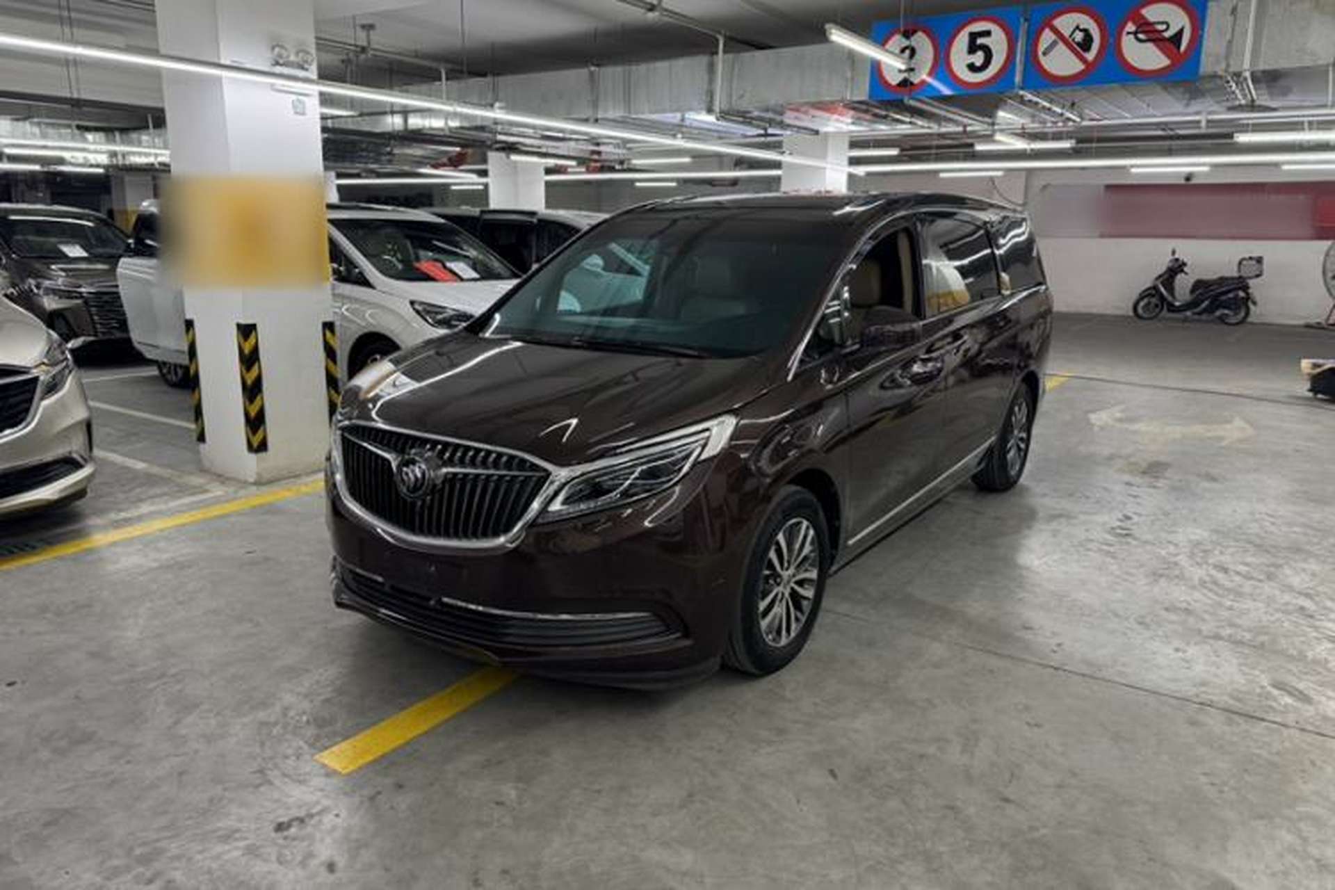 Used Buick GL8 2017 ES 28T Flagship Model China V Standard Front Left 45 Deg