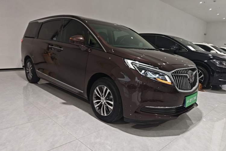 Used Buick GL8 2017 ES 28T Flagship Model China V Standard Front Right 45 Deg