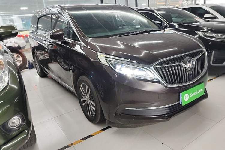 Used Buick GL8 2017 ES 28T Flagship Model China V Standard Front Right 45 Deg