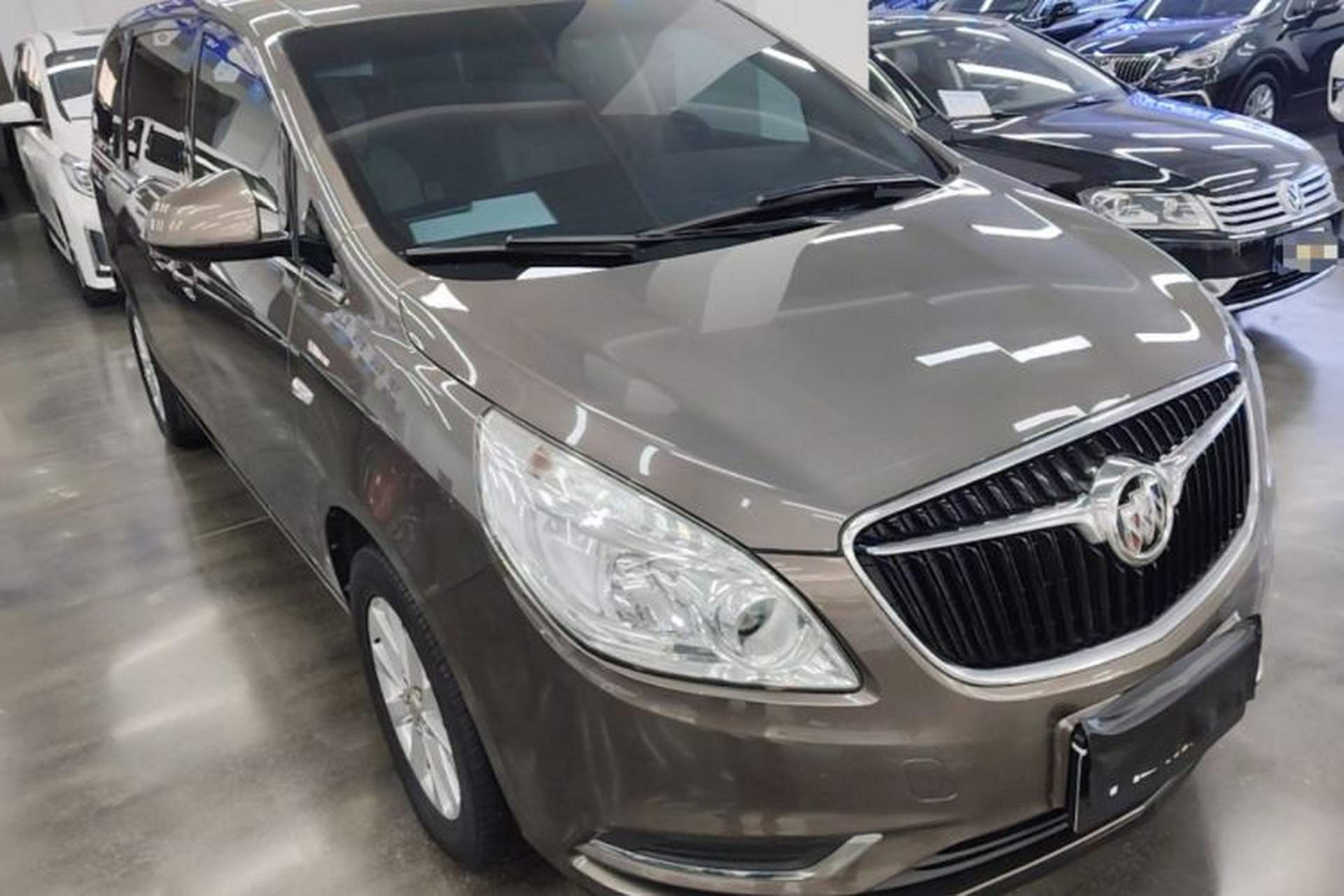Used Buick GL8 2017 25S Comfort Version China V Standard Front Right 45 Deg