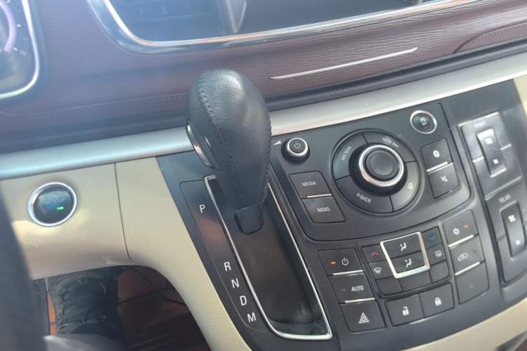 Used Buick GL8 2017 25S Luxury Version China V Standard Gear Lever