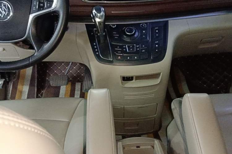 Used Buick GL8 2017 25S Luxury Version China V Standard Gear Lever