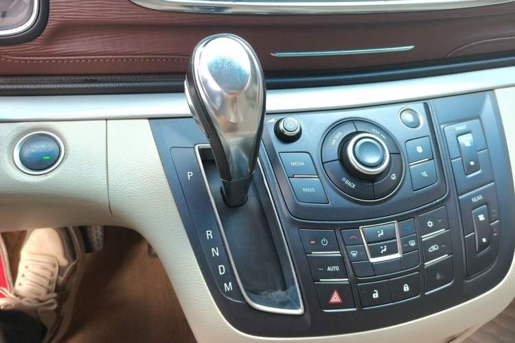Used Buick GL8 2017 25S Luxury Version China V Standard Gear Lever