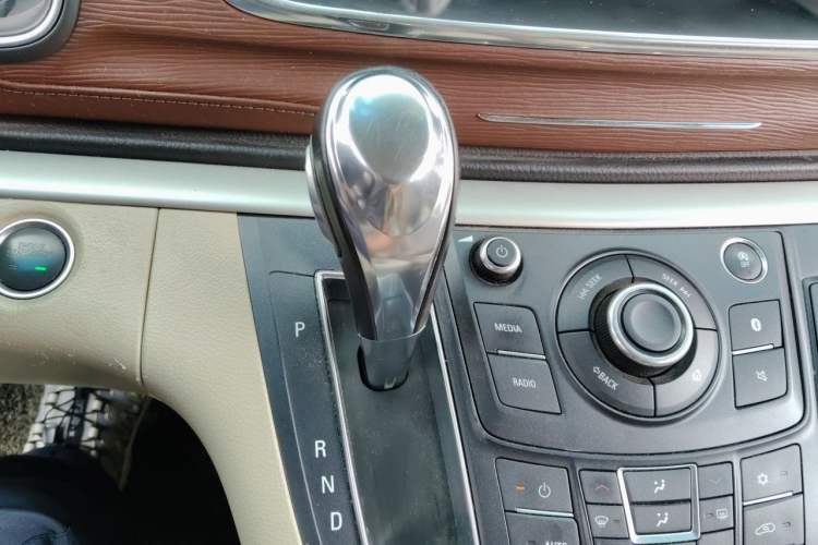 Used Buick GL8 2017 25S Luxury Version China V Standard Gear Lever