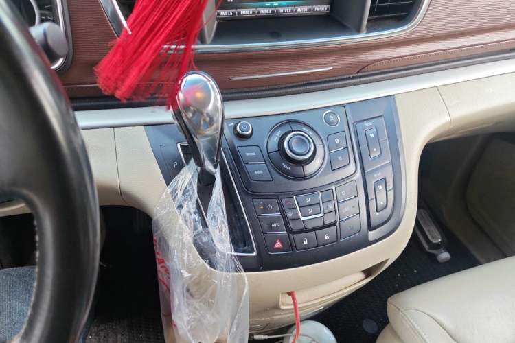 Used Buick GL8 2017 25S Luxury Version China V Standard Gear Lever