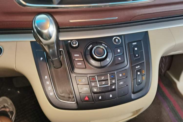 Used Buick GL8 2017 25S Prestige Version China V Standard Gear Lever
