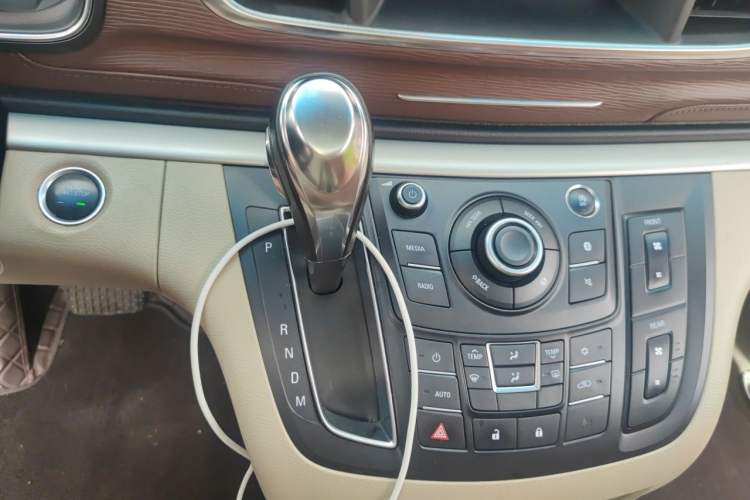 Used Buick GL8 2017 25S Luxury Version China V Standard Gear Lever