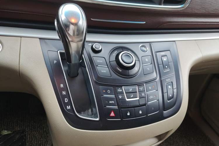 Used Buick GL8 2017 25S Luxury Version China V Standard Gear Lever