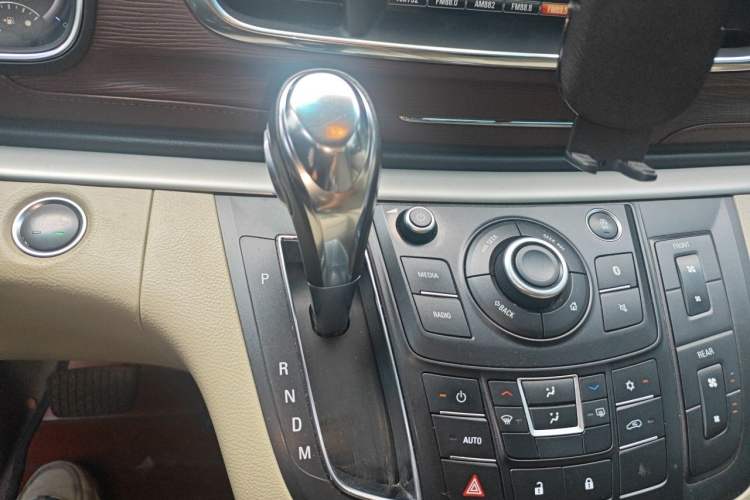 Used Buick GL8 2017 25S Luxury Version China V Standard Gear Lever