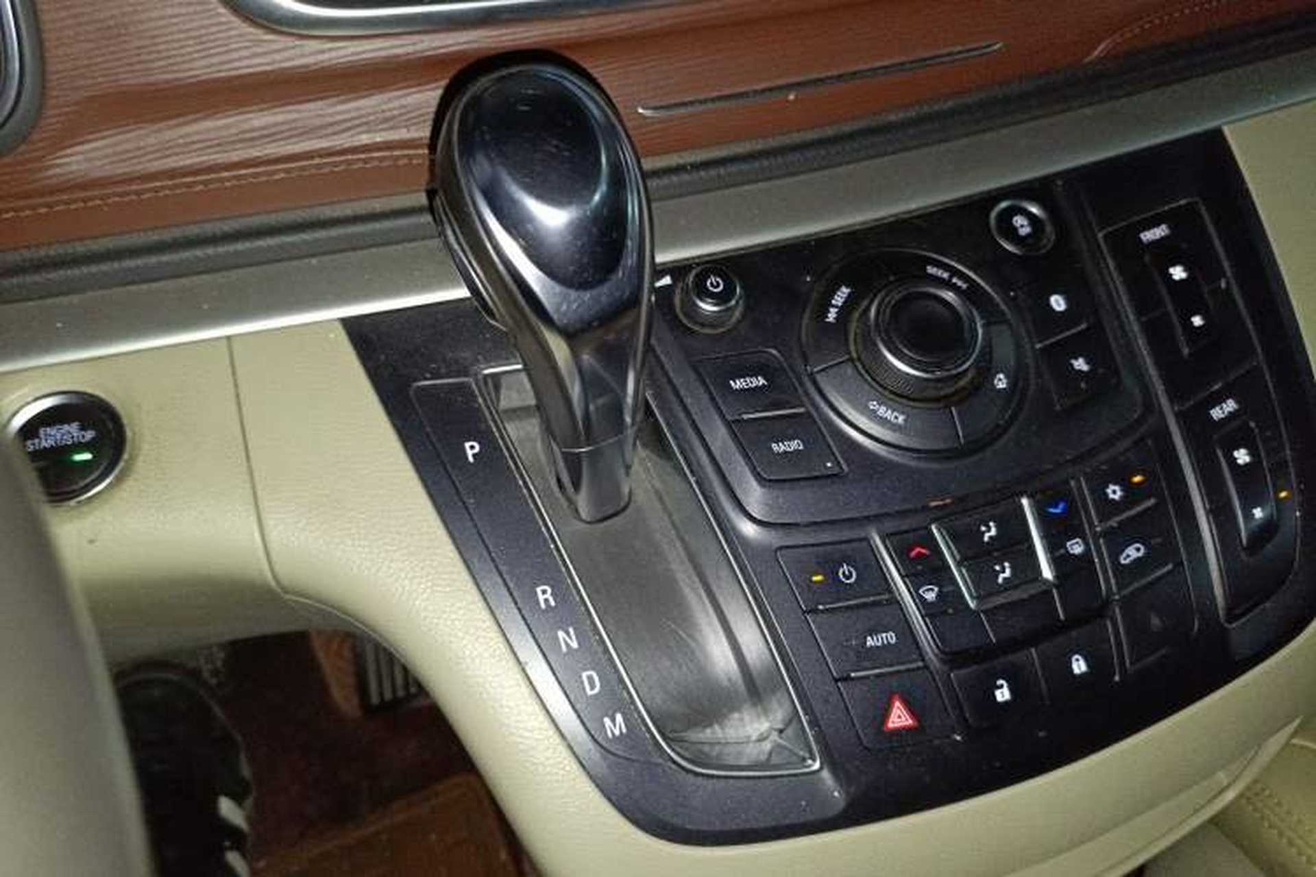 Used Buick GL8 2017 25S Comfort Version China V Standard Gear Lever