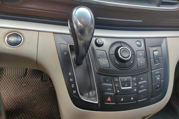 Used Buick GL8 2017 25S Prestige Version China V Standard Gear Lever