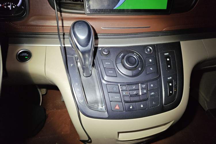 Used Buick GL8 2017 25S Comfort Version China V Standard Gear Lever